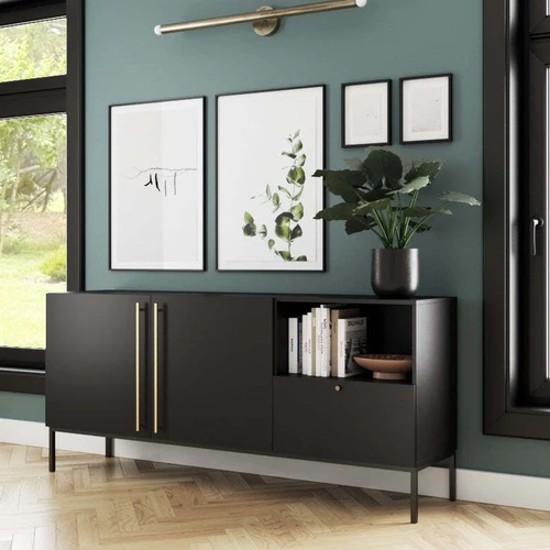 Erdvi komoda su dviem rakinamomis lentynomis