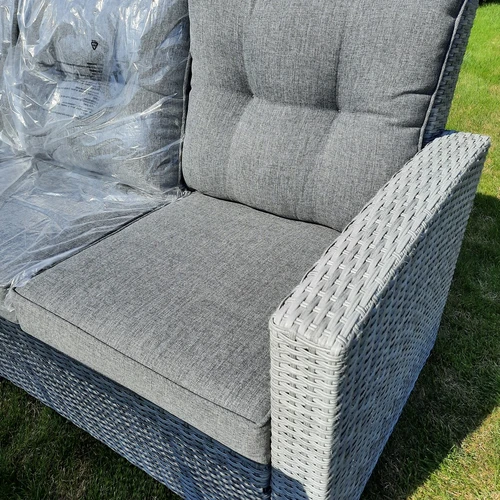 Atsparūs oro sąlygoms baldai su moderniu dizainu