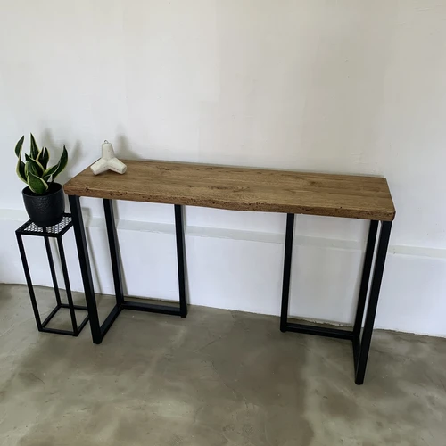 Rustik stiliaus ąžuolo spinta su unikalia briauna