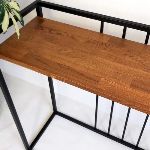 Modernus rankų darbo konsolinis staliukas – pagyvinkite interjerą