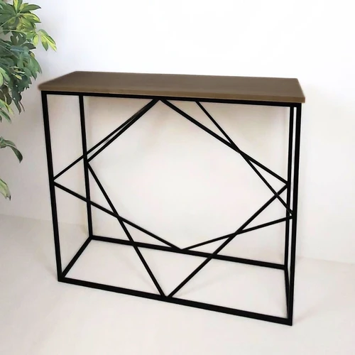 Subtili interjero detalė – moderni konsolė su natūralia mediena