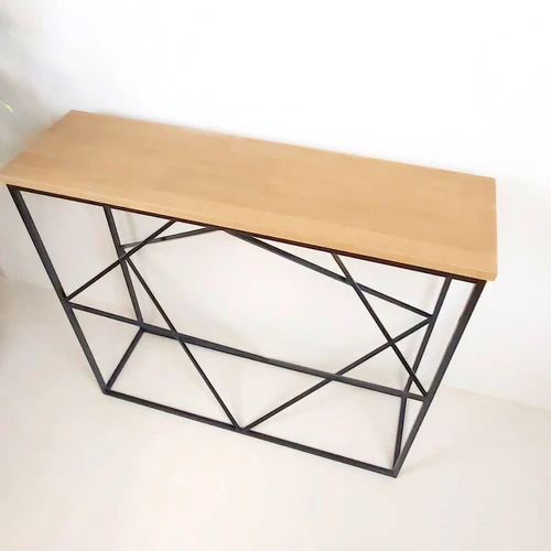 Stilinga lentyna su milteliniu dažymu – papuoškite prieškambarį ar svetainę