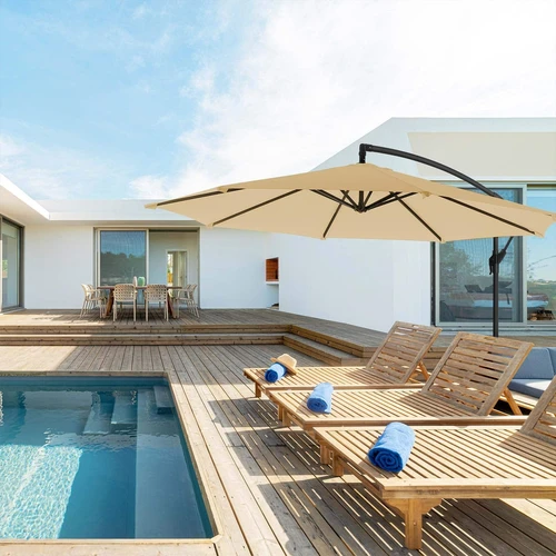 Patvarus skėtis su metalu sutvirtintomis jungtimis