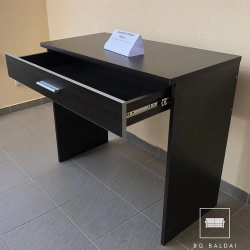 Elegantiškas stalas „Rivjera 1S“ su stalčiu – praktiškumas ir stilius