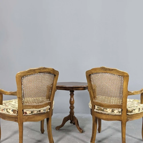 Vintažinis ratano komplektas: 2 krėsliukai ir kavos staliukas