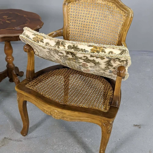 Stilingas ratano baldų komplektas puošiantis kiemą