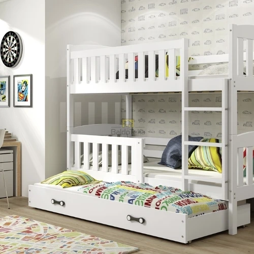 Natūralios pušies mediena baltame dizaine