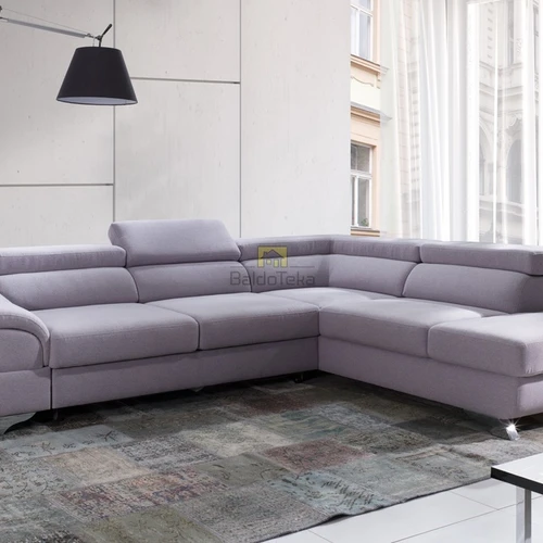 Moderni sofos lova su plastikinėmis kojelėmis ir ergonomišku dizainu