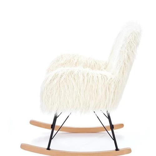 Patogi sofa lova su kreminiais audinio apmušalais ir juodomis kojomis