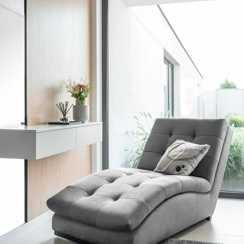 Laisvai pastatomas šezlongas su minkštu atlošu