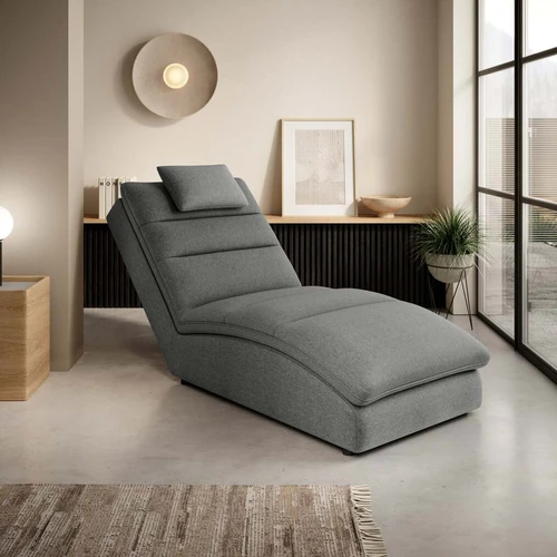 Elegantiškas šezlongas su horizontaliomis siūlėmis ir papildoma pagalve