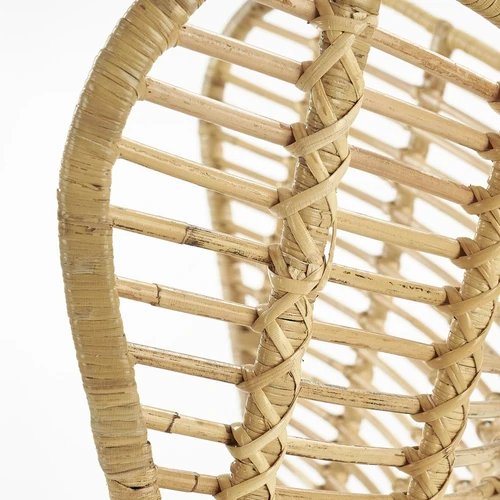 Natūralus rotangas ir plienas – šiuolaikiška kėdė