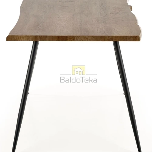 Kompaktiška spinta juodos ir ąžuolo spalvų deriniu