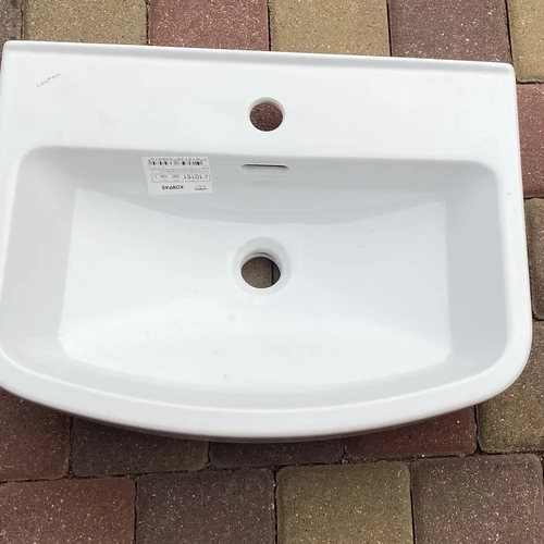 Ergonominė vonios kriauklė su centrine dubens padėtimi