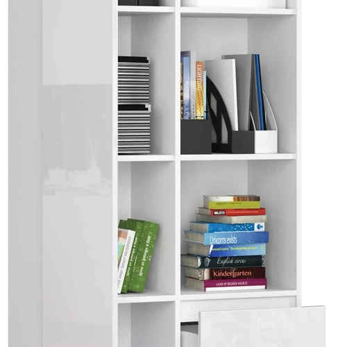 Stovas su stalčiais ant metalinių kreiptuvų