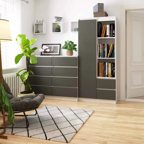 Stelažas su metaliniais kreiptuvais ir apsaugine briauna