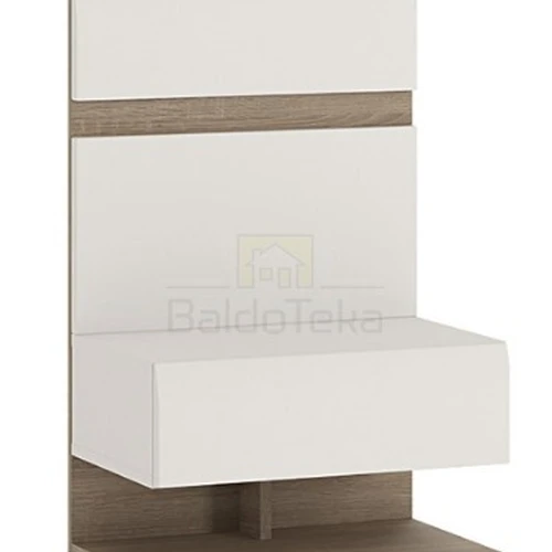 Šiuolaikiškas spintos modulis su dekoratyviniais ąžuolo detalėmis