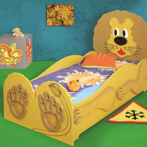 Patogi lova su čiužiniu ir tvirta konstrukcija