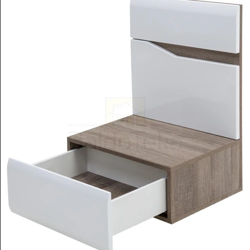 Triufelinis ąžuolas ir balta blizgi spalva