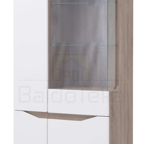 Moderni spinta triufelinis ąžuolas ir balta blizgi