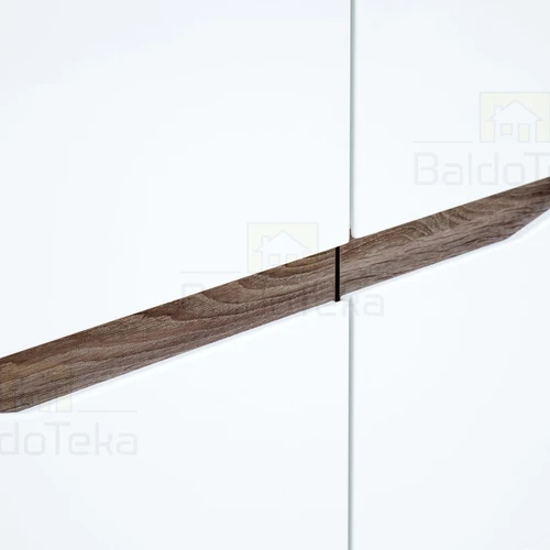 Moderni spinta triufelinio ąžuolo ir baltos blizgios kombinacijos