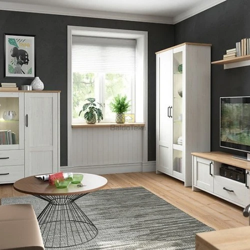 Stilinga spinta balta pušis ir ąžuolo dekoras