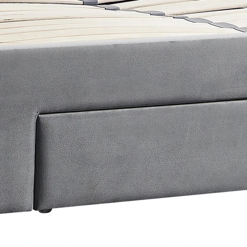 Šviesiai pilka medžio masyvo lova su aksominiu audiniu