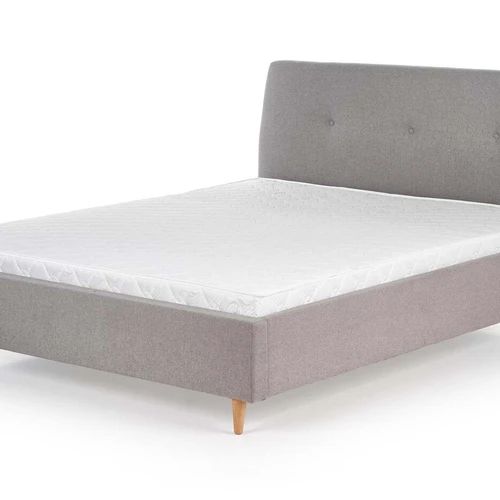 Medinė lova su minkštu pilku pagalvu