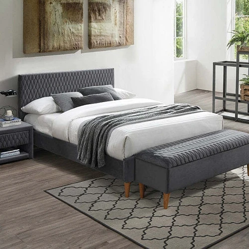 Mediniai stalai su natūralia tekstūra