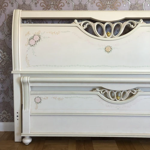 Stilingas veidrodis iš Donatella kolekcijos – 130 €