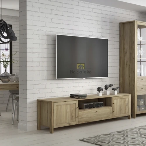 Aukšta spinta su daugybe lentynų