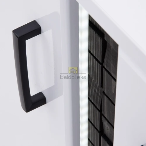 Baltos ir juodos spintos su moderniu dizainu ir PVC fasadais