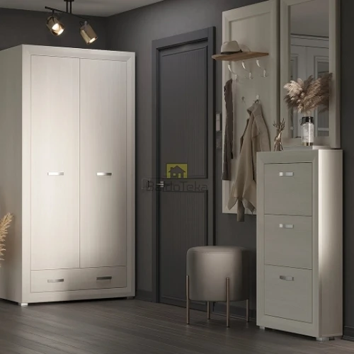 Erdvus spintas Sibiu maumedžio ir ąžuolo Stone atspalviu