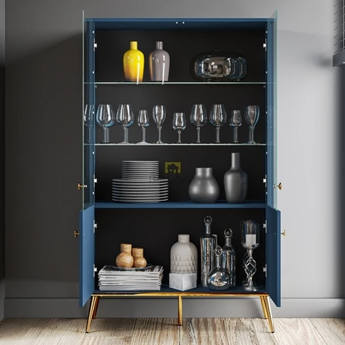 Stilinga spinta su aukso akcentais, tamsiai mėlyna