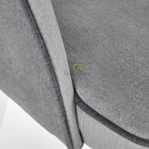 Minkšti veliūriniai kėdės su mediniais elementais