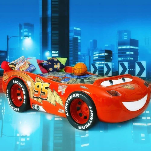 Patogi ir tvirta lova su šviečiančiomis lempomis priekyje