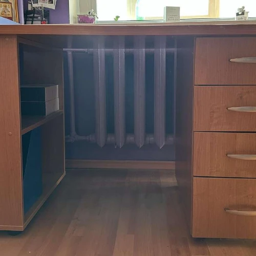 Elegantiškas medinis baldų rinkinys su funkcionaliais elementais