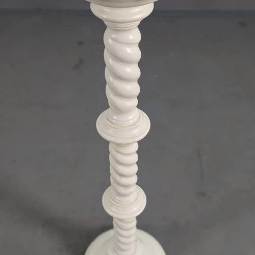 Aukštos kokybės baltas stovas – erdvės papildymas