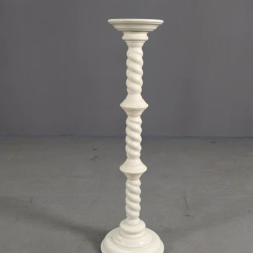 Stovas iš natūralios medienos – tvirtas ir patvarus