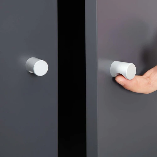 Metalinė spinta su plastikiniais kojelių dangteliais