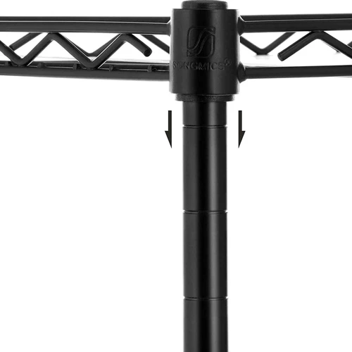 Patogi ir stabili prieskonių lentyna virtuvei