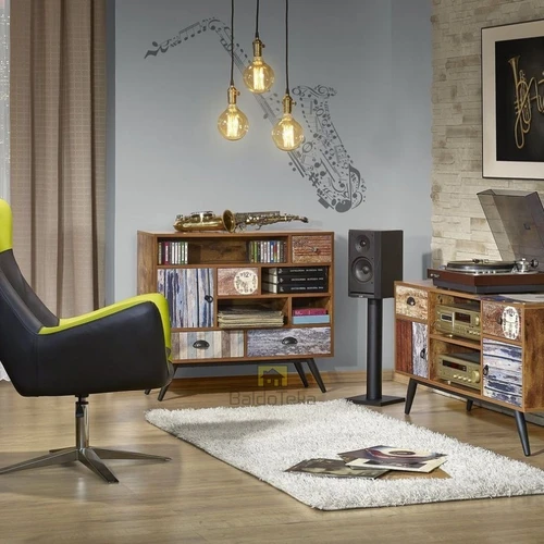 Patogi spinta su milteliniais dažais