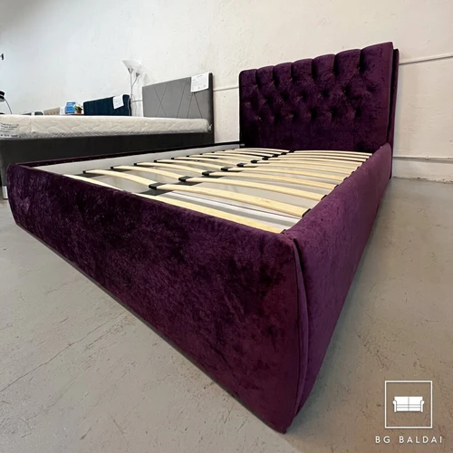 Tvirtos konstrukcijos lova su pakeliamu mechanizmu ir patalynės dėže