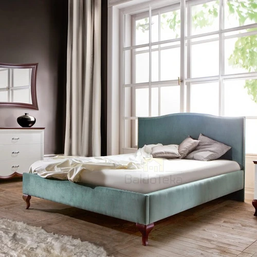 Alksnio masyvo stalas su moderniu dizainu