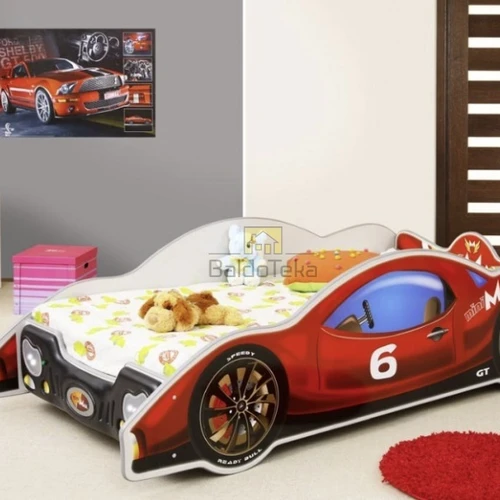 Stilinga lova su šviečiančiom lemputėm ir mediniu dizainu