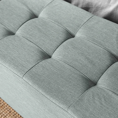 Šviesiai pilkas pufas su putplastžiu