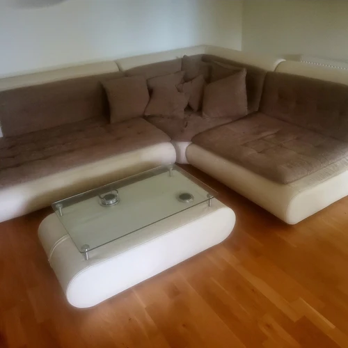 Trijų dalių kampas su keičiamu išdėstymu ir pervilikimu