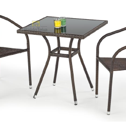 Tvarkingas stiklo stalas su ratano apvada