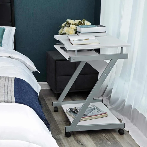 Lengvai valomas ir judinamas kompiuterio stalas