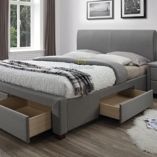 Pilka gobeleno lova su stalčiais